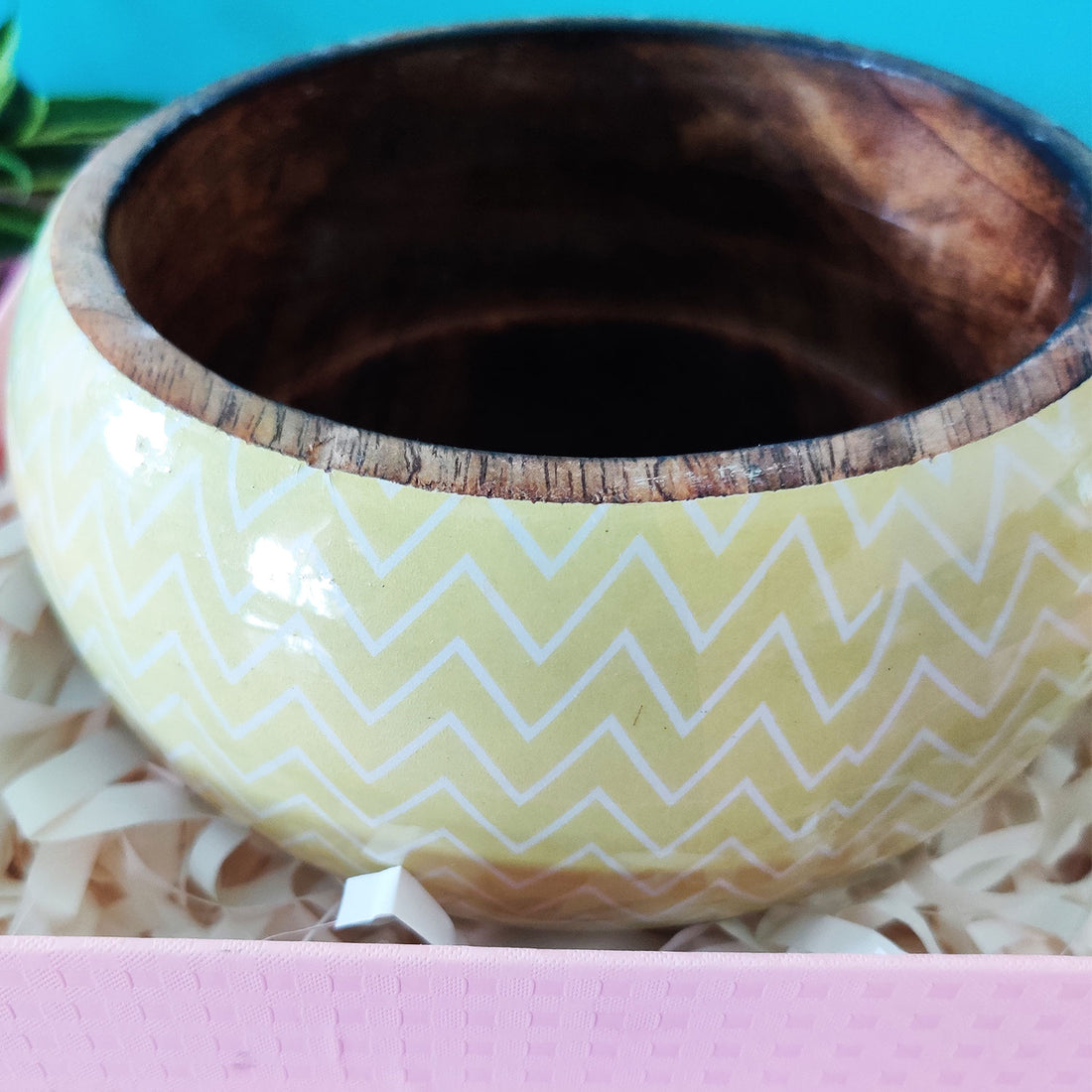 Crush Pista Green Mango Wood Salad Bowl With Server Set Gift Hamper- 500 g | Peacoy