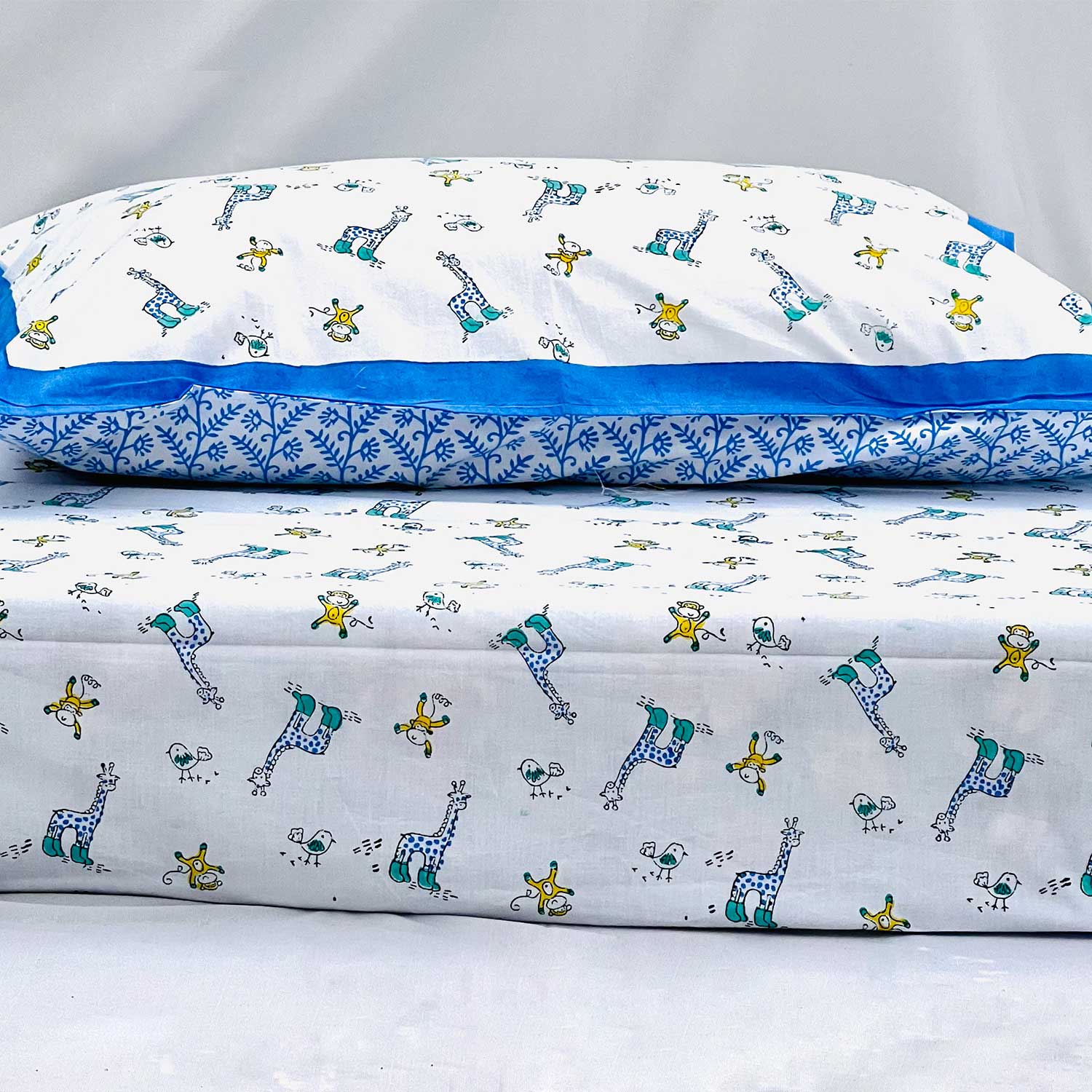 Kids White & Blue Block Printed Single Bedsheet Set With Pillow Cover - 60 inches x 90 inches