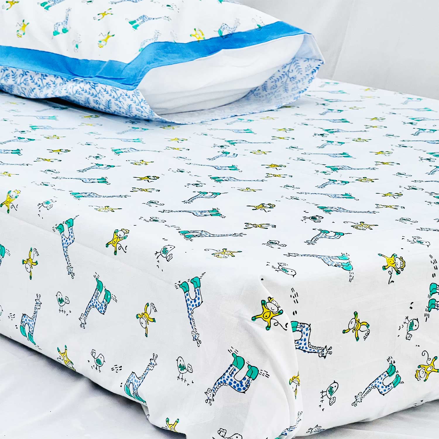 Kids White & Blue Block Printed Single Bedsheet Set With Pillow Cover - 60 inches x 90 inches