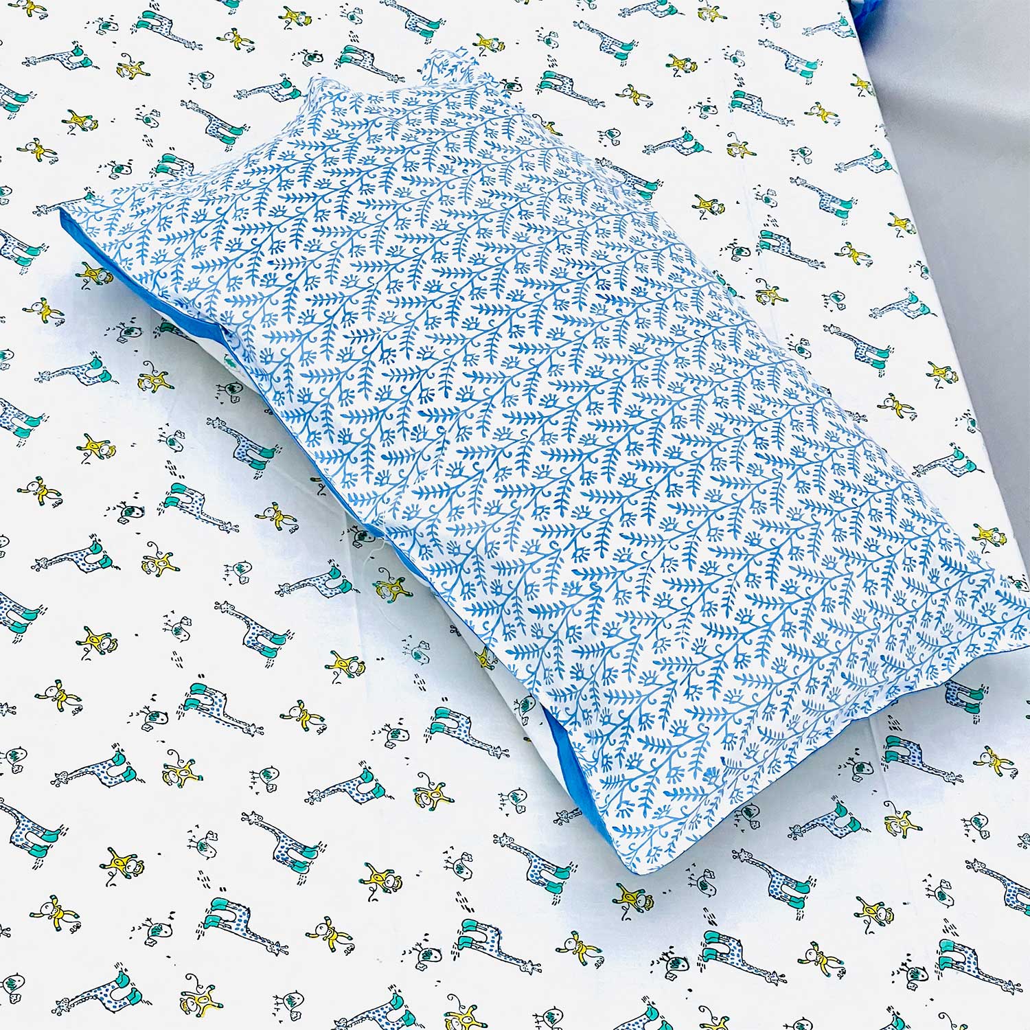 Kids White & Blue Block Printed Single Bedsheet Set With Pillow Cover - 60 inches x 90 inches