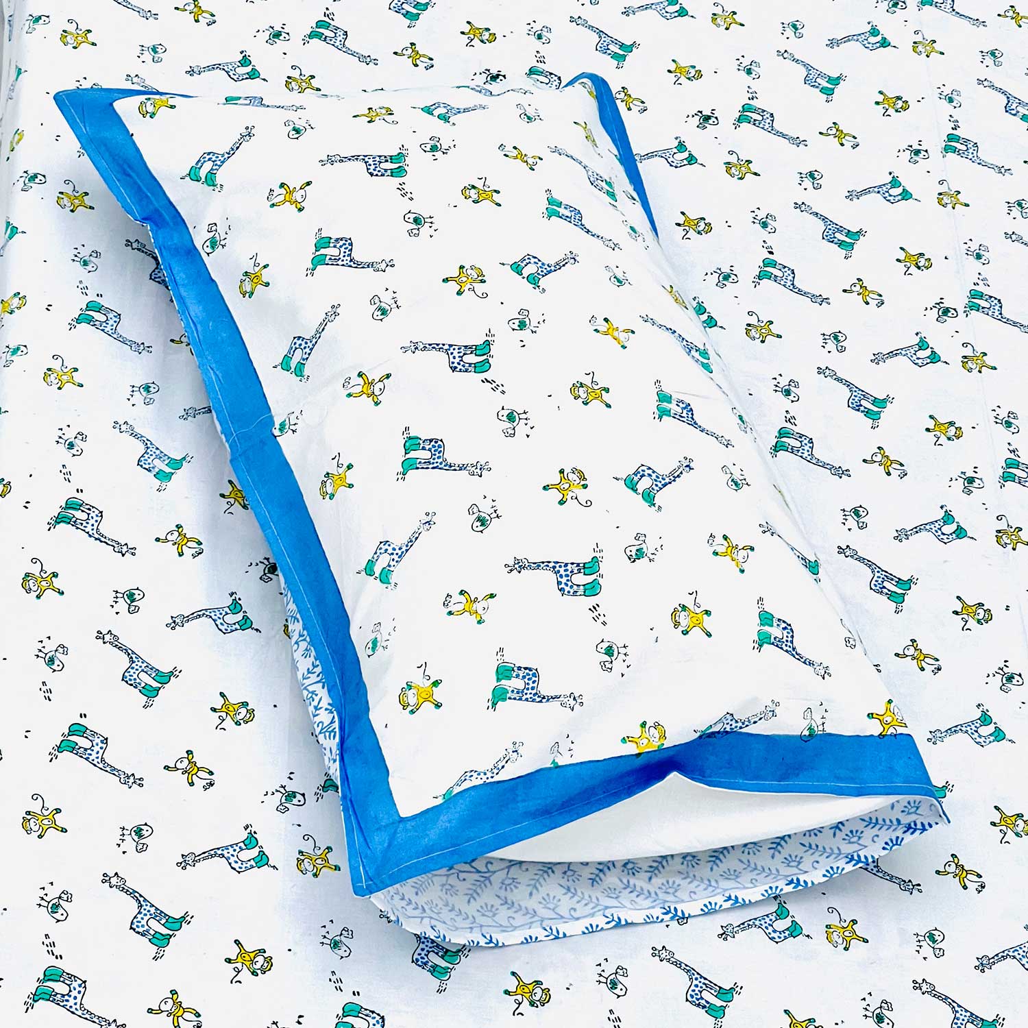 Kids White & Blue Block Printed Single Bedsheet Set With Pillow Cover - 60 inches x 90 inches