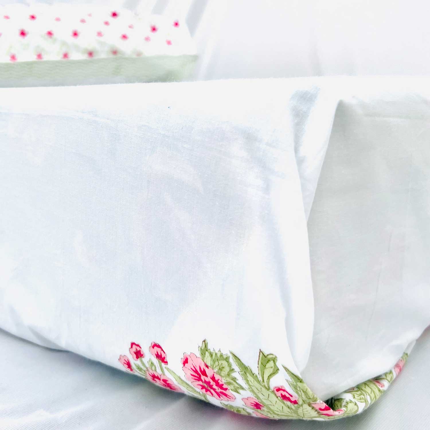 White Floral Block Printed Cotton Single Bedsheet Set With Pillow Cover - 60 inches x 90 inches