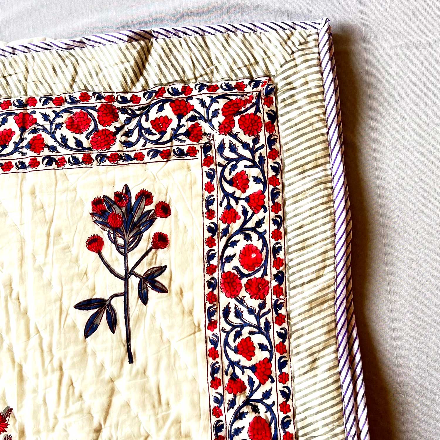 White & Red Soft Cotton Floral Printed Quilt - 60 inches x 90 inches