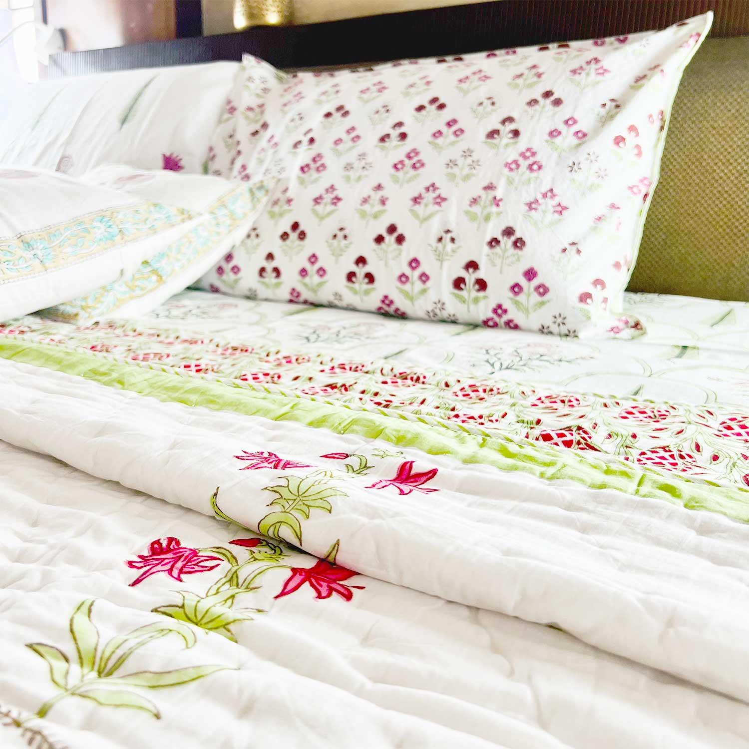 Cosy Wine Floral Single Quilt  60x90 Inches