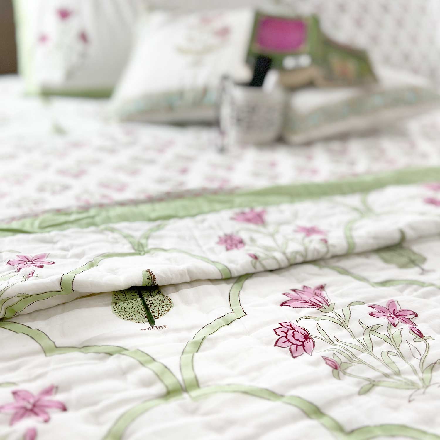 Cosy Wine Floral Single Quilt  60x90 Inches