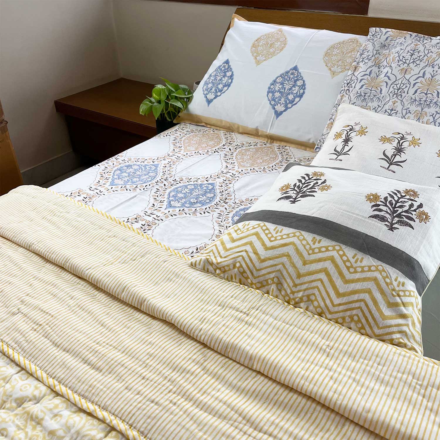 Elegant Yellow Soft Cotton Printed Quilt - 60 inches x 90 inches