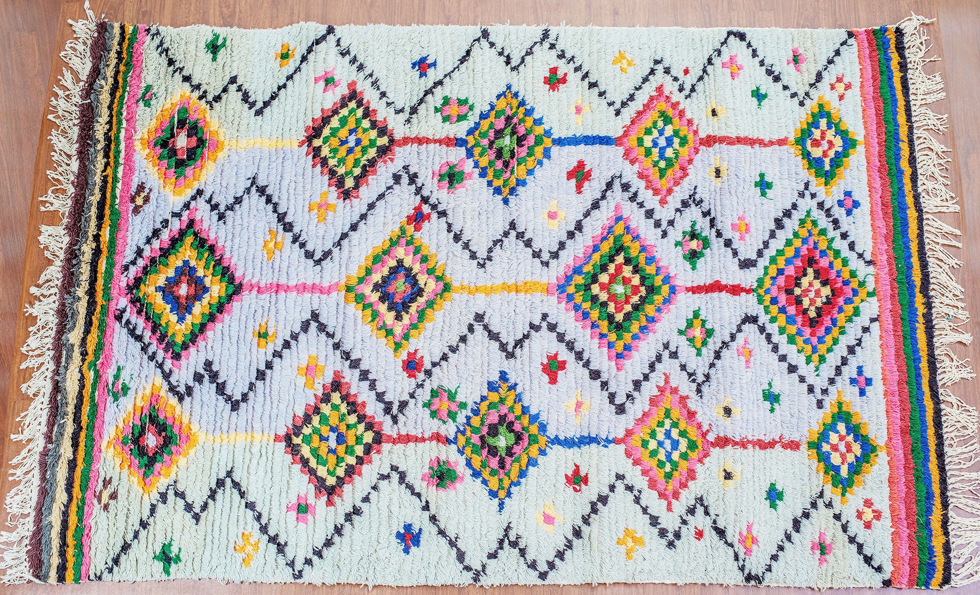 White & Vibrant Artistic Moroccan Rug - 6 x 4 ft | Peacoy