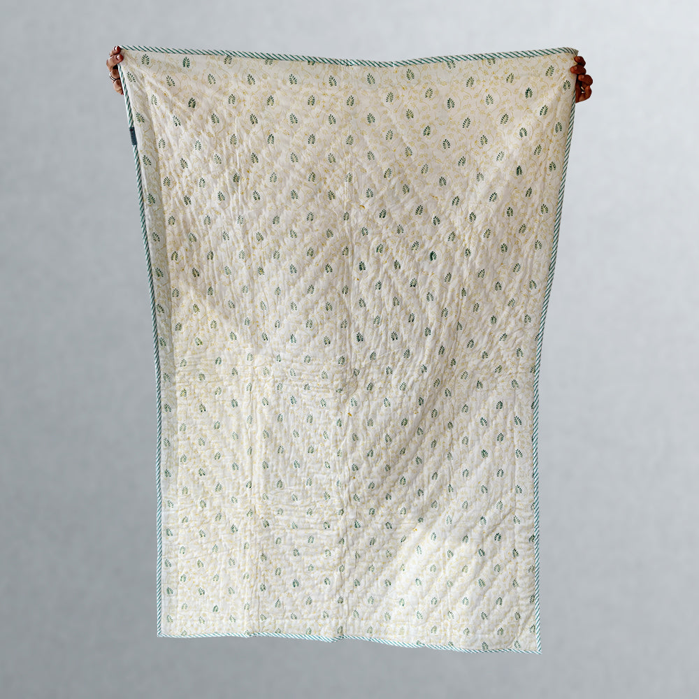 Cute Quirk Owl Print White Cotton Quilt for Kids - 60 inches x 40 inches