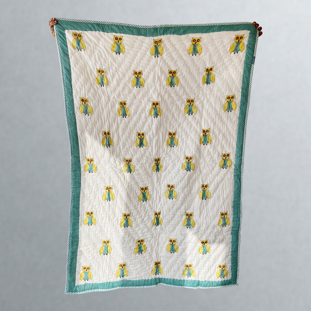 Cute Quirk Owl Print White Cotton Quilt for Kids - 60 inches x 40 inches