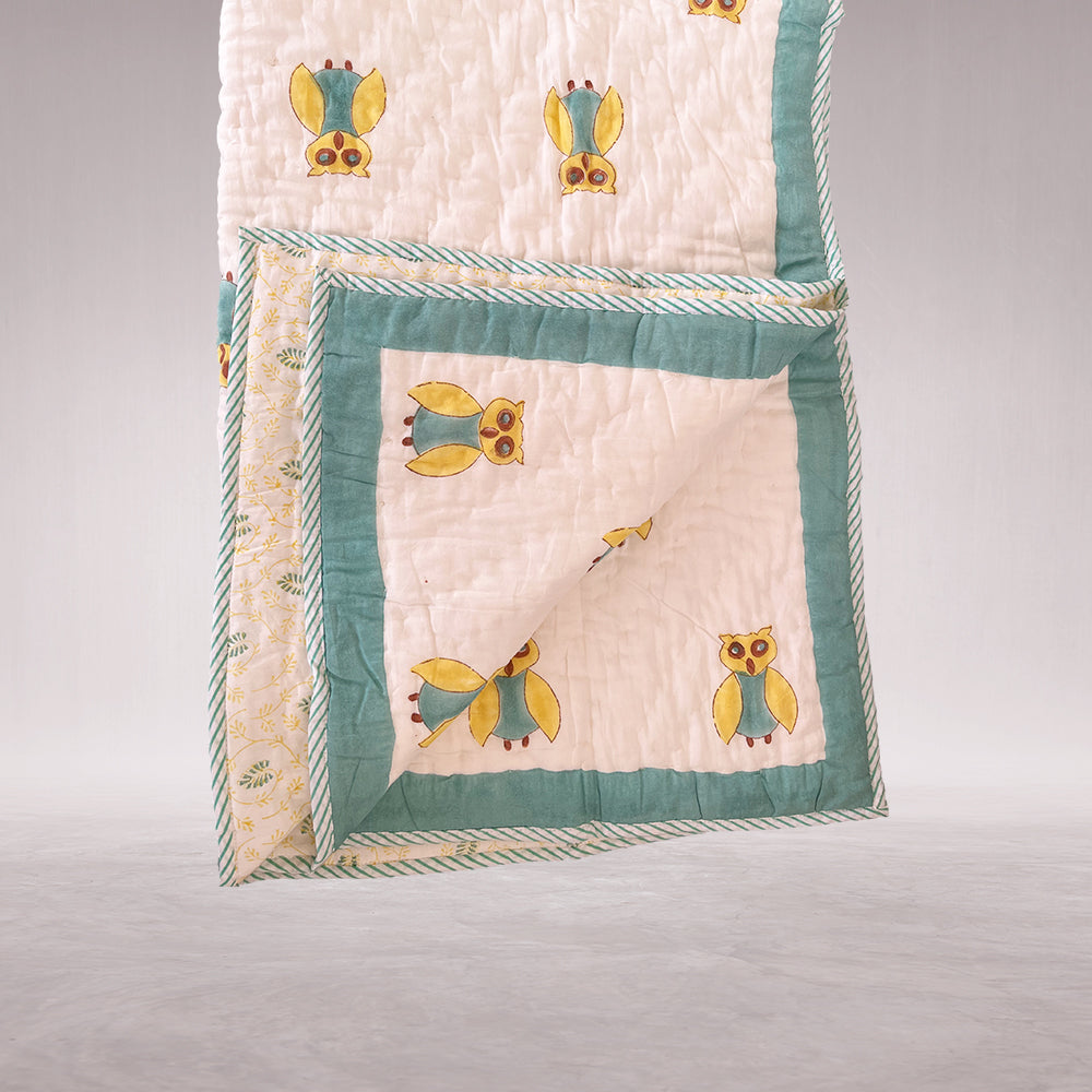 Cute Quirk Owl Print White Cotton Quilt for Kids - 60 inches x 40 inches